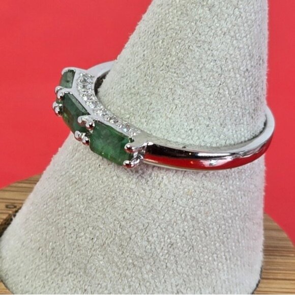 925 Sterling Silver Ring with Natural Emerald Gem & Cz - Picture 2 of 7